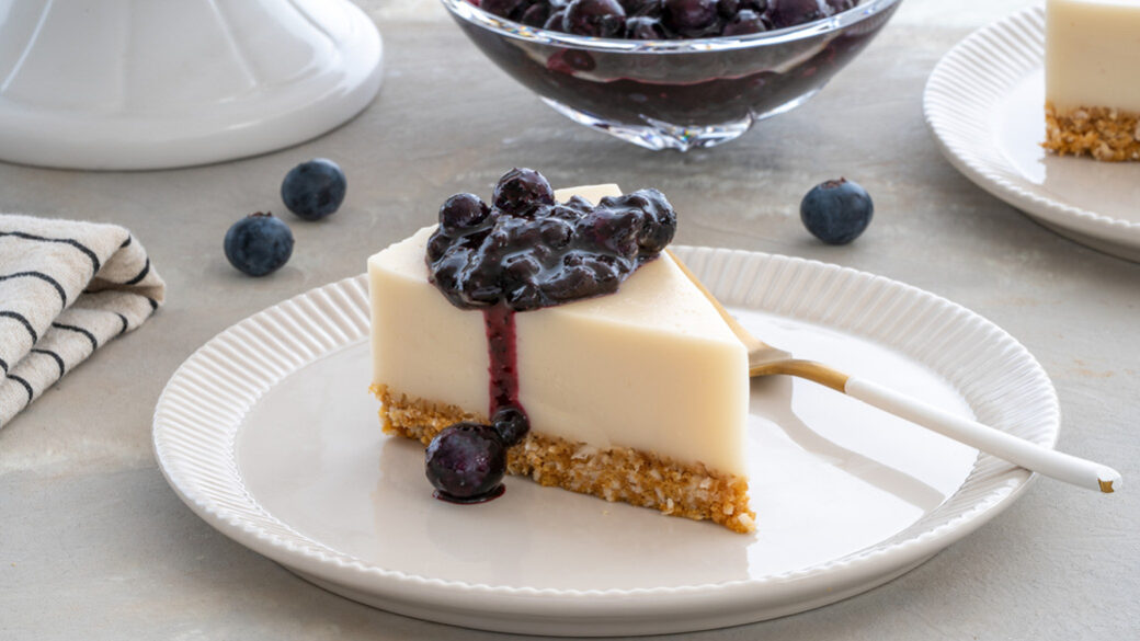 delicious cheeseecake with blueberries
