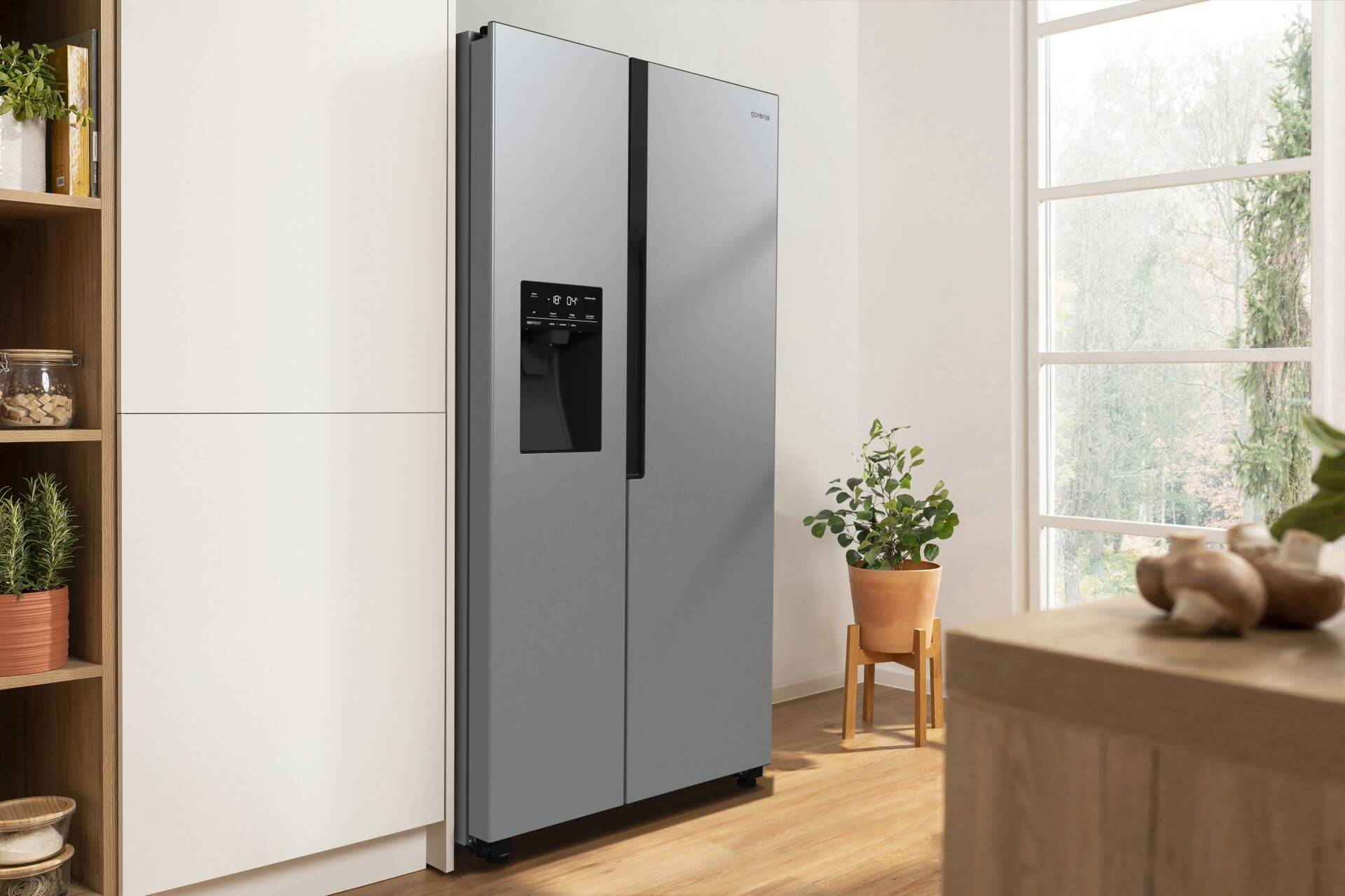• Gorenje NRR9185ESXL – elegantní side-by-side chladnička s dotykovým IceMakerem a dávkovačem vody