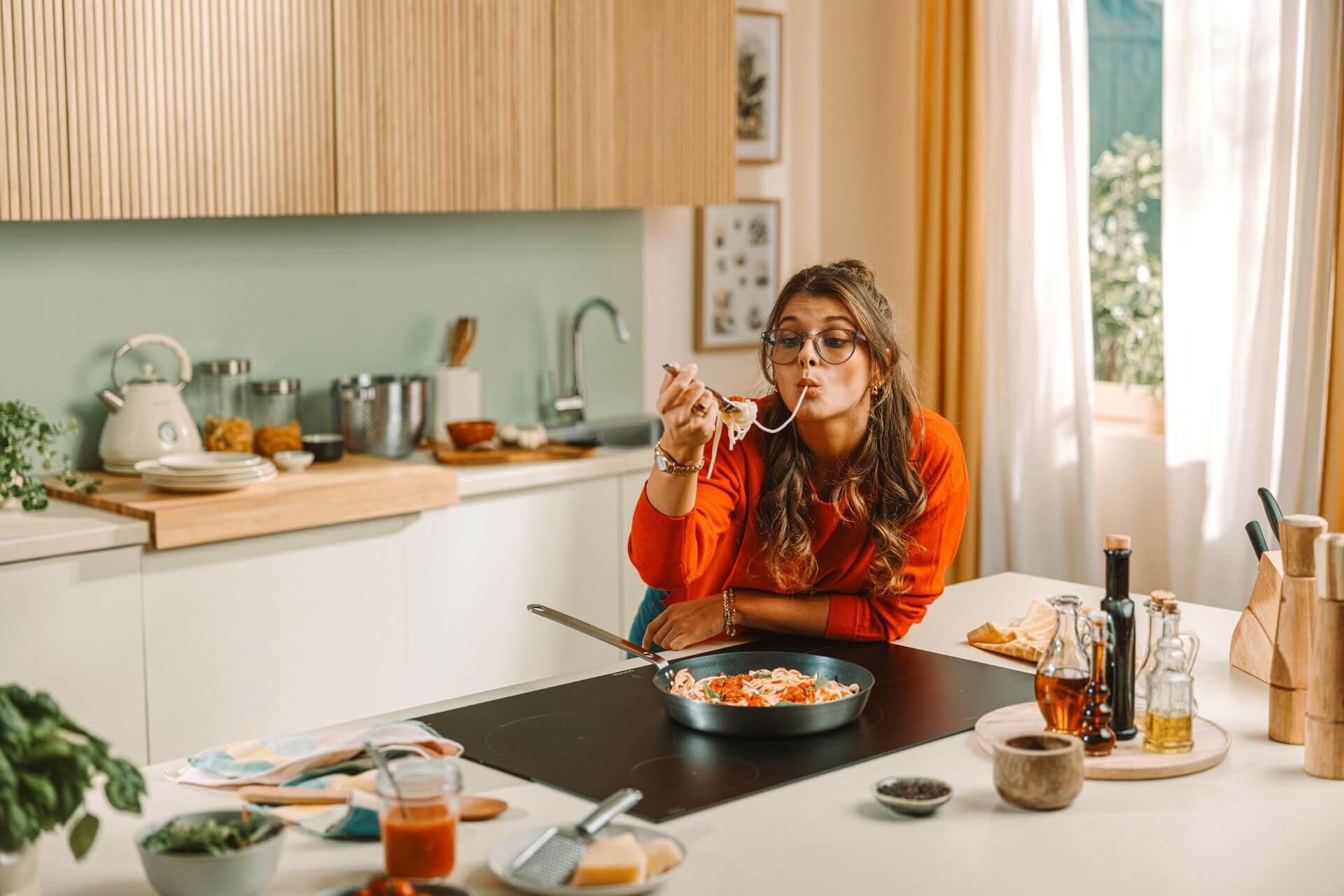 Jednodušší, chytřejší a tišší vaření:
Gorenje představuje indukční varné desky s integrovaným odsavačem par